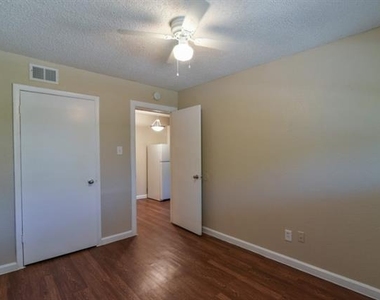 8128 Barclay Street - Photo Thumbnail 9