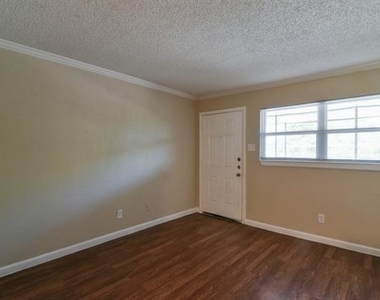 8128 Barclay Street - Photo Thumbnail 12