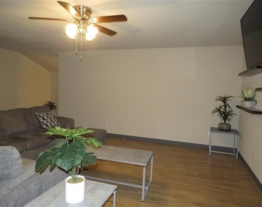 12069 Joyce Lane - Photo Thumbnail 5