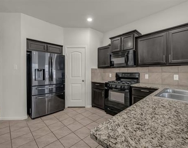 6948 Freeboard Way - Photo Thumbnail 5