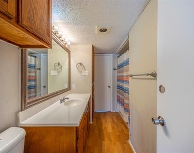 7337 Kingswood Circle - Photo Thumbnail 15
