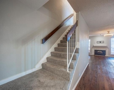 7337 Kingswood Circle - Photo Thumbnail 2