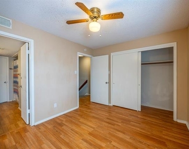 7337 Kingswood Circle - Photo Thumbnail 13
