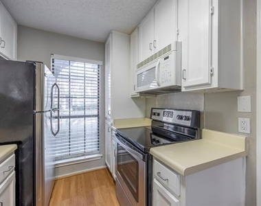 7337 Kingswood Circle - Photo Thumbnail 10