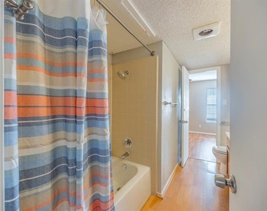 7337 Kingswood Circle - Photo Thumbnail 16