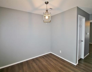 921 Cedar Terrace - Photo Thumbnail 6