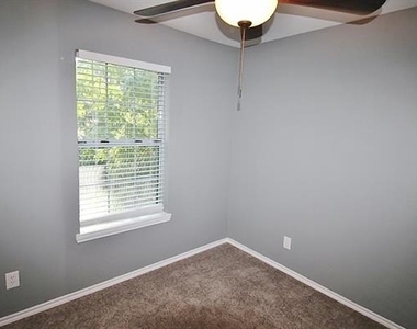 921 Cedar Terrace - Photo Thumbnail 14