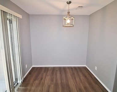 921 Cedar Terrace - Photo Thumbnail 5