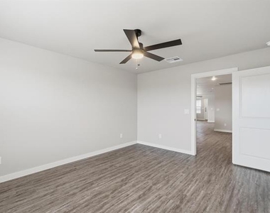 518 Elmont Street - Photo Thumbnail 20