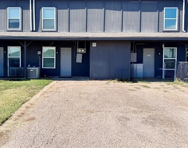 441 Thomas Street - Photo Thumbnail 19