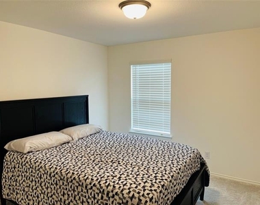 1320 Lackley Drive - Photo Thumbnail 8