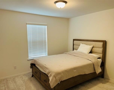 1320 Lackley Drive - Photo Thumbnail 10
