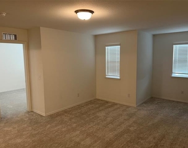 1320 Lackley Drive - Photo Thumbnail 11
