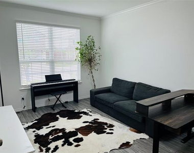 1320 Lackley Drive - Photo Thumbnail 4