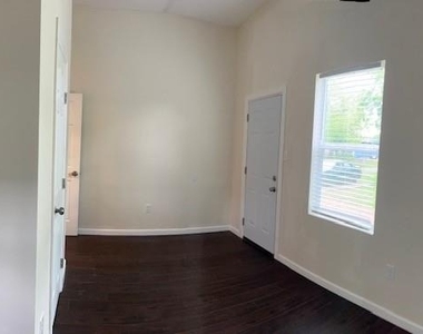 3112 Stonewall Street - Photo Thumbnail 1
