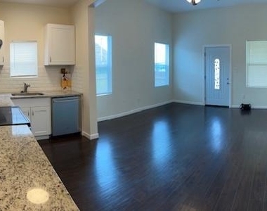 3112 Stonewall Street - Photo Thumbnail 4