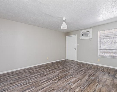 602 N Lancaster Avenue - Photo Thumbnail 5