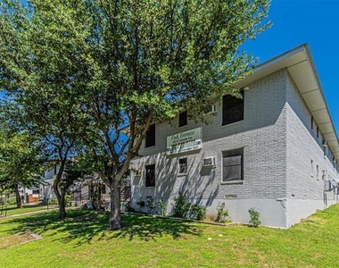 602 N Lancaster Avenue - Photo Thumbnail 2