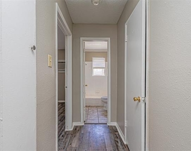 602 N Lancaster Avenue - Photo Thumbnail 9