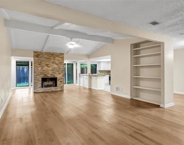 908 Firestone Lane - Photo Thumbnail 4