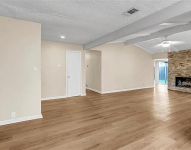 908 Firestone Lane - Photo Thumbnail 3