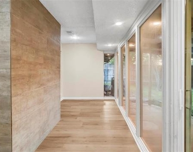 908 Firestone Lane - Photo Thumbnail 18