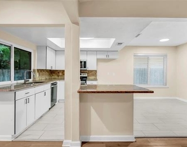 908 Firestone Lane - Photo Thumbnail 11