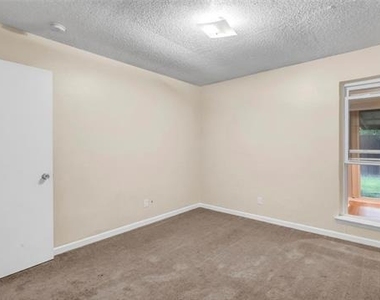 908 Firestone Lane - Photo Thumbnail 15