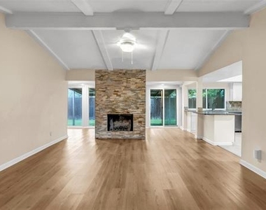 908 Firestone Lane - Photo Thumbnail 2