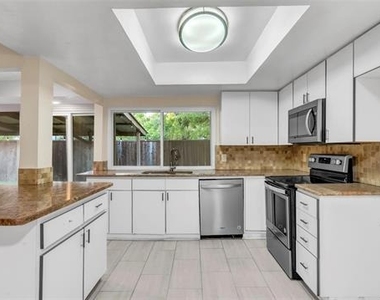 908 Firestone Lane - Photo Thumbnail 9