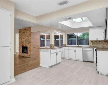 908 Firestone Lane - Photo Thumbnail 8