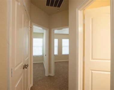 7825 Fox Horn Drive - Photo Thumbnail 15