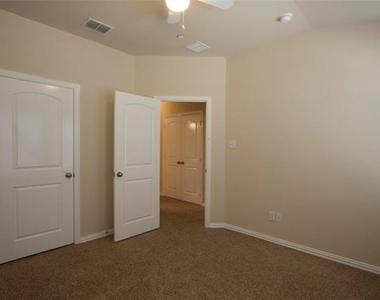 7825 Fox Horn Drive - Photo Thumbnail 18