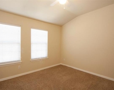 7825 Fox Horn Drive - Photo Thumbnail 8