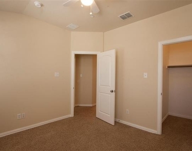 7825 Fox Horn Drive - Photo Thumbnail 17