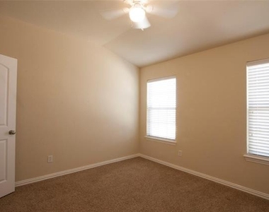 7825 Fox Horn Drive - Photo Thumbnail 16