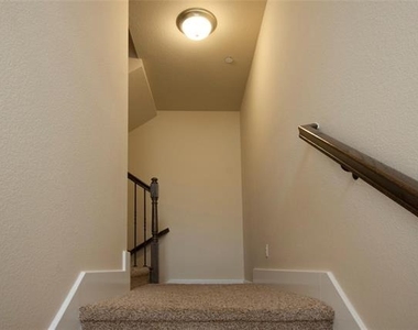 7825 Fox Horn Drive - Photo Thumbnail 20