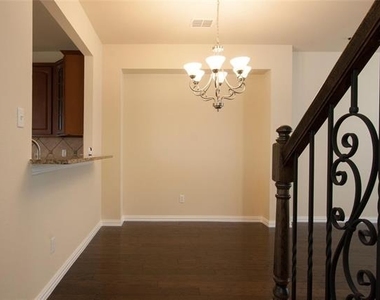 7825 Fox Horn Drive - Photo Thumbnail 5