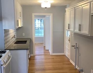 213 Donald Street - Photo Thumbnail 2