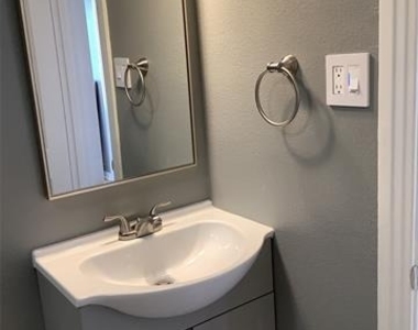 213 Donald Street - Photo Thumbnail 10
