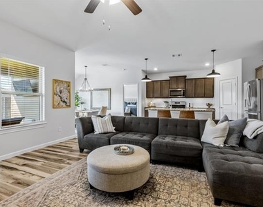 601 Rawhide Way - Photo Thumbnail 13