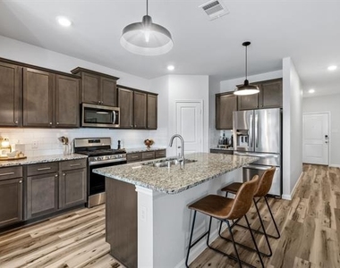 601 Rawhide Way - Photo Thumbnail 15