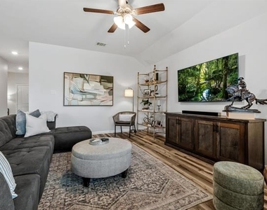 601 Rawhide Way - Photo Thumbnail 11