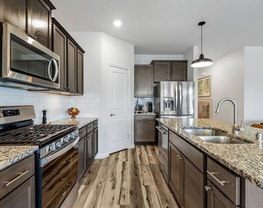 601 Rawhide Way - Photo Thumbnail 16