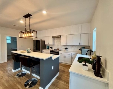 5114 Stoneridge Drive - Photo Thumbnail 5