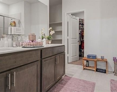 1613 Grand Villa Street - Photo Thumbnail 12
