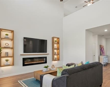 1613 Grand Villa Street - Photo Thumbnail 5