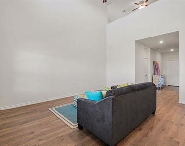 1613 Grand Villa Street - Photo Thumbnail 6