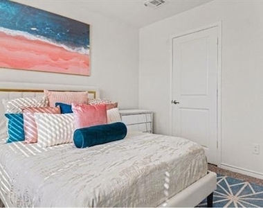 1613 Grand Villa Street - Photo Thumbnail 14