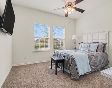 1613 Grand Villa Street - Photo Thumbnail 16
